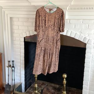 Rouge sz 42 Leopard print knee length dress with pockets